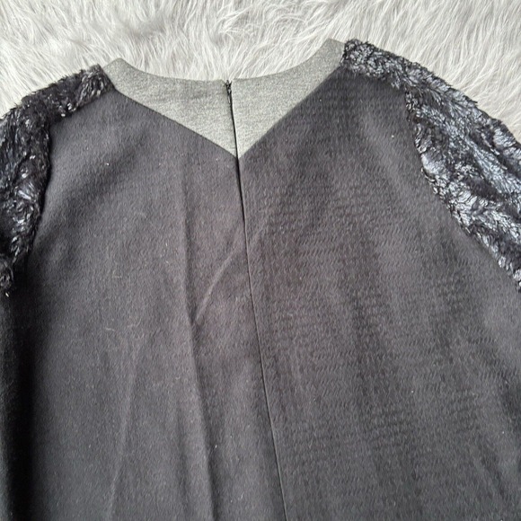 Basic House Sweater Sz M Long Sleeve Pullover Crushed Velvet Faux Fur Blue Grey - Picture 10 of 13